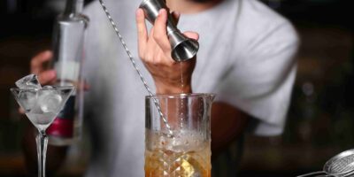 AdobeStock_123967501.2 Τι είναι τα Bitters; Ένας οδηγός για ένα κρίσιμο συστατικό των κοκτέιλ