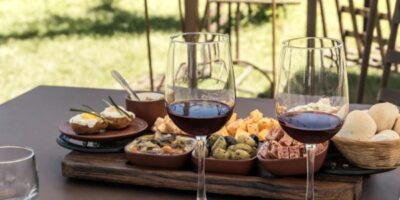 Τι Είναι οι Οινολάσπες και Γιατί Κάνουν το Κρασί Πιο Ενδιαφέρον;