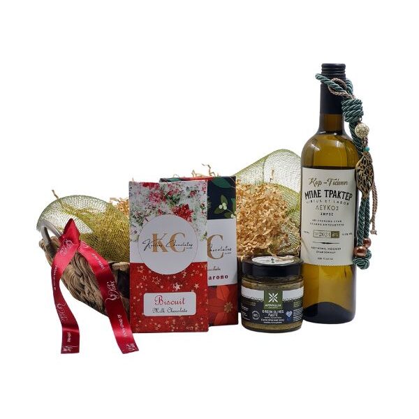 Gift Box “Μπλε Τρακτέρ & Delicacies” – Λευκό Κρασί Κυρ-Γιάννη, Χειροποίητες Σοκολάτες, Πάστα Ελιάς & Γούρι Ρόδι σε Πλεκτό Καλάθι