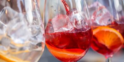 Τι είναι το Aperitivo; Το μυστικό πίσω από το πιο αγαπημένο καλοκαιρινό cocktail