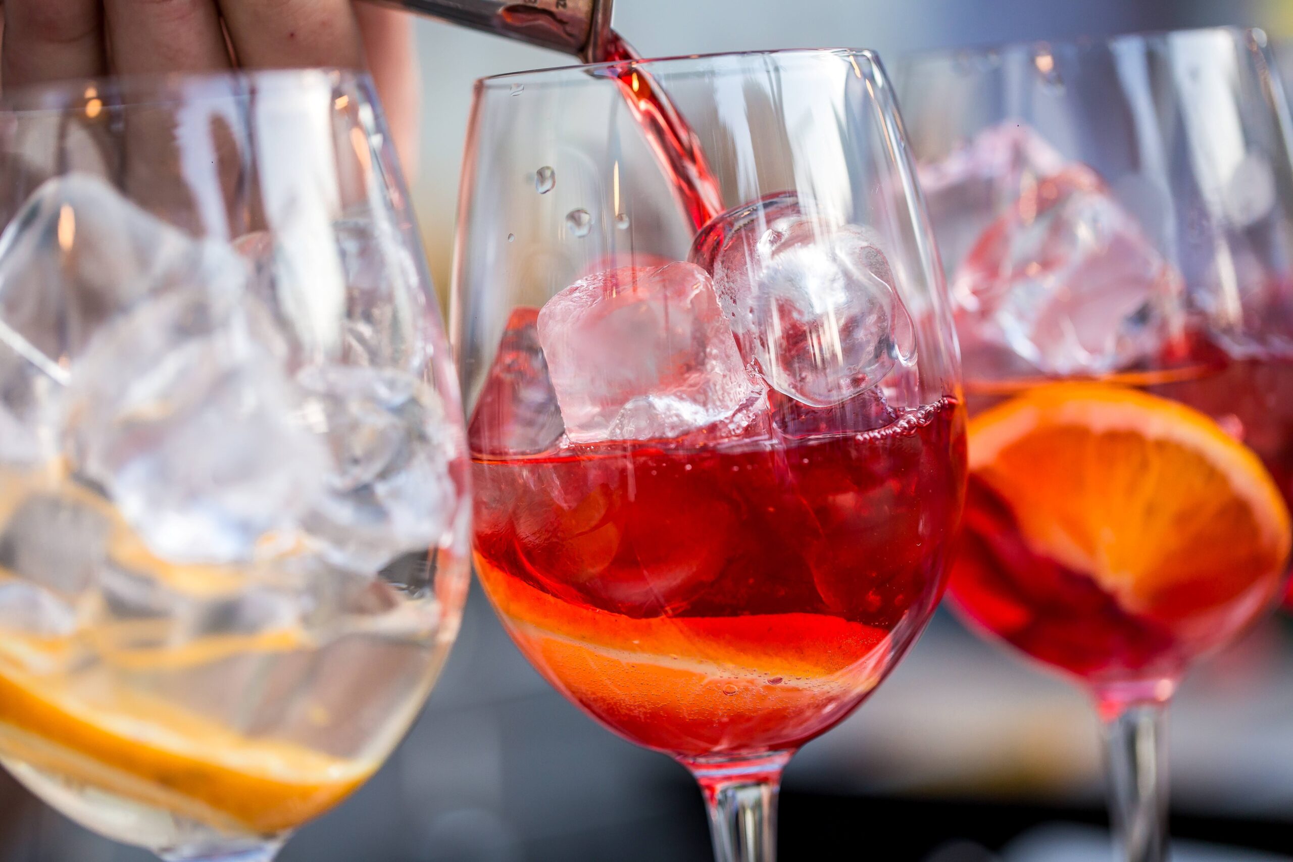 Τι είναι το Aperitivo; Το μυστικό πίσω από το πιο αγαπημένο καλοκαιρινό cocktail